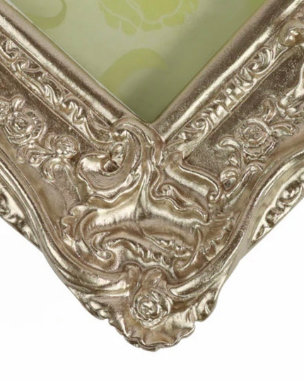 Decorative frame corner painted with Guild Lane Champagne