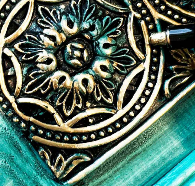 Redesign with Prima Cece Gilding Marker