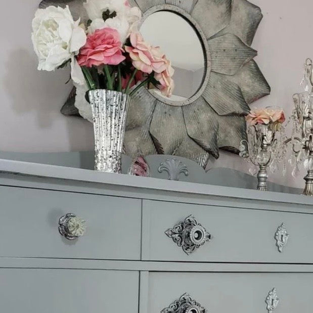 Dixie Belle MANATEE GREY Chalk Mineral Paint