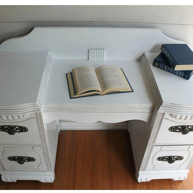 Dixie Belle Cotton Chalk Paint