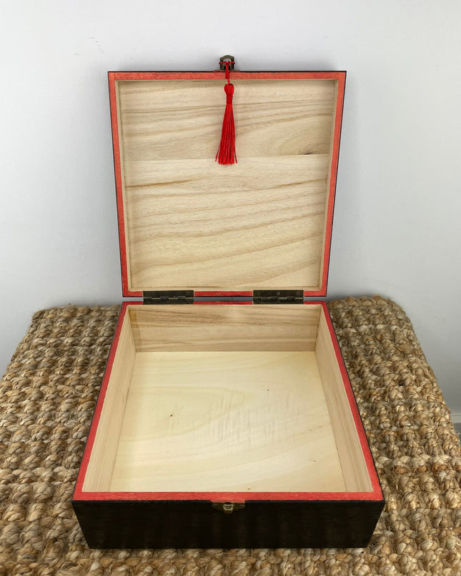 Cat Square Box Inside